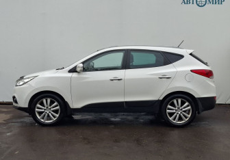 Подержанный автомобиль Hyundai ix35 2012 года (8 фото)