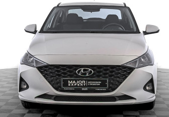 Подержанный автомобиль Hyundai Solaris Sedan 2021 года (2 фото)