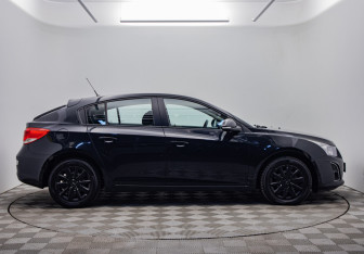 Подержанный автомобиль Chevrolet Cruze Hatchback 2013 года (6 фото)