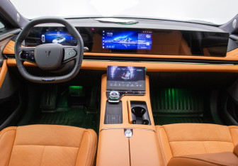 Подержанный автомобиль Voyah Passion 2026 года (13 фото)