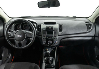 Подержанный автомобиль Kia Cerato Sedan 2012 года (6 фото)