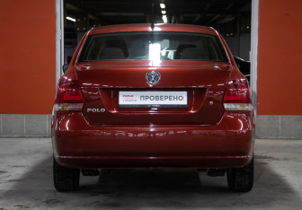 Подержанный автомобиль Volkswagen Polo Sedan 2013 года (6 фото)