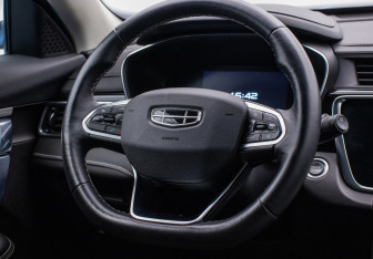Подержанный автомобиль Geely Atlas Pro 2022 года (15 фото)