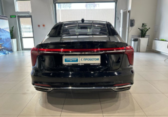 Подержанный автомобиль Hongqi H5 2024 года (5 фото)