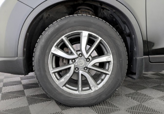 Подержанный автомобиль Nissan X-Trail 2015 года (18 фото)