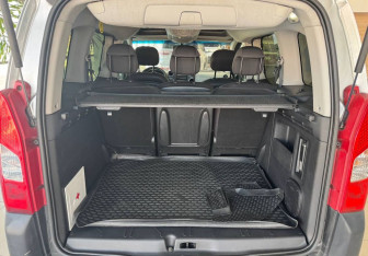 Подержанный автомобиль Peugeot Partner 2011 года (6 фото)