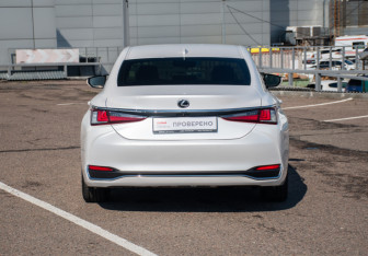 Подержанный автомобиль Lexus ES 2018 года (6 фото)