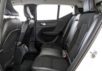 Подержанный автомобиль Volvo XC40 2018 года (18 фото)