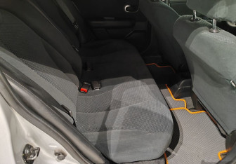 Подержанный автомобиль Nissan Tiida Hatchback 2011 года (11 фото)