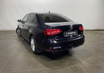 Подержанный автомобиль Volkswagen Jetta Sedan 2016 года (4 фото)