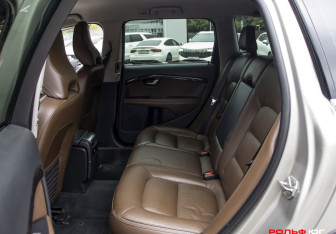 Подержанный автомобиль Volvo XC70 2014 года (10 фото)