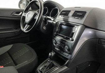 Подержанный автомобиль Skoda Yeti 2015 года (9 фото)