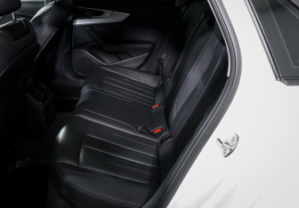 Подержанный автомобиль Audi A4 Sedan 2018 года (10 фото)