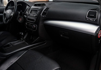Подержанный автомобиль Kia Sorento 2014 года (9 фото)