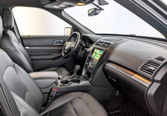 Подержанный автомобиль Ford Explorer 2018 года (11 фото)