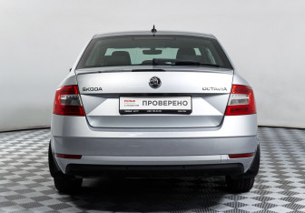 Подержанный автомобиль Skoda Octavia Liftback 2019 года (6 фото)