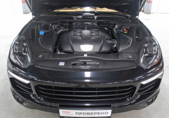 Подержанный автомобиль Porsche Cayenne 2015 года (9 фото)