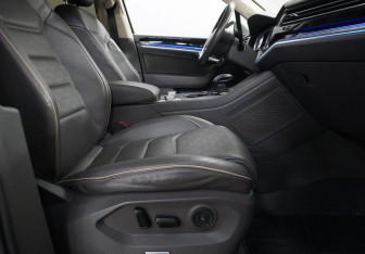 Подержанный автомобиль Volkswagen Touareg 2019 года (12 фото)
