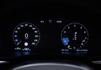 Подержанный автомобиль Volvo XC60 2019 года (12 фото)