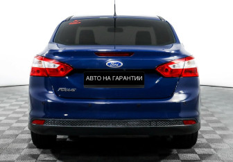 Подержанный автомобиль Ford Focus Sedan 2012 года (6 фото)