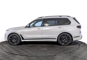 Подержанный автомобиль BMW X7 2023 года (8 фото)
