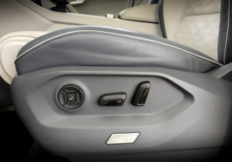 Подержанный автомобиль Volkswagen Touareg 2022 года (21 фото)