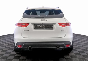 Подержанный автомобиль Jaguar F-Pace 2017 года (6 фото)