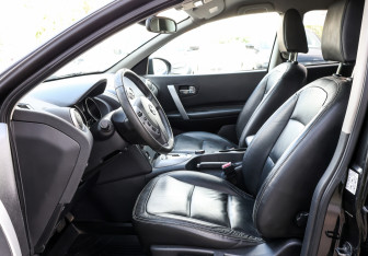 Подержанный автомобиль Nissan Qashqai 2008 года (16 фото)
