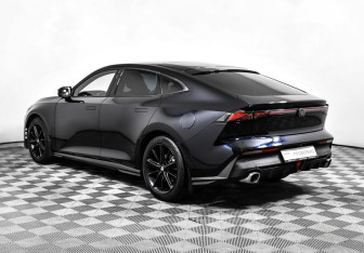 Подержанный автомобиль Changan UNI-V 2022 года (7 фото)