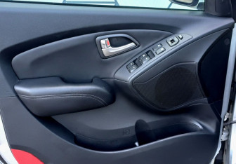 Подержанный автомобиль Hyundai ix35 2012 года (16 фото)