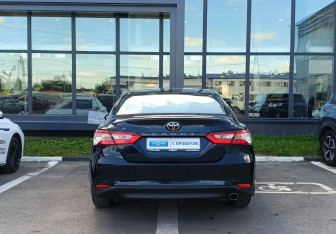 Подержанный автомобиль Toyota Camry Sedan 2018 года (6 фото)