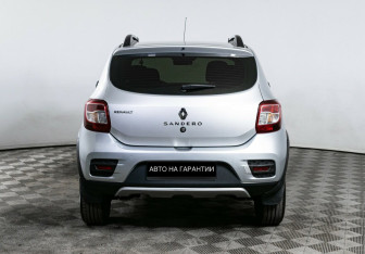 Подержанный автомобиль Renault Sandero 2017 года (4 фото)