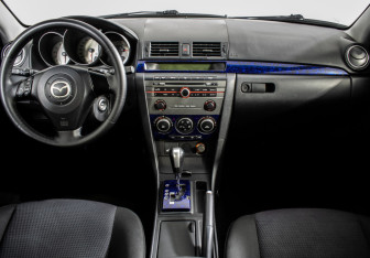 Подержанный автомобиль Mazda 3 Sedan 2006 года (11 фото)
