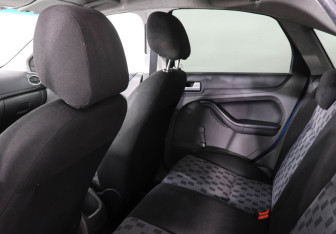 Подержанный автомобиль Ford Focus Hatchback 2007 года (8 фото)