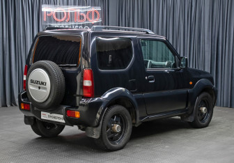 Подержанный автомобиль Suzuki Jimny 2012 года (5 фото)