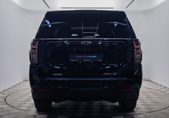 Подержанный автомобиль Chevrolet Suburban 2023 года (3 фото)