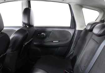 Подержанный автомобиль Nissan Note 2008 года (8 фото)