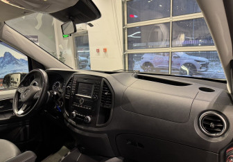 Подержанный автомобиль Mercedes-Benz Vito 2018 года (10 фото)