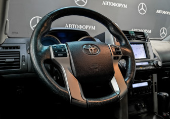Подержанный автомобиль Toyota Land Cruiser Prado 2011 года (26 фото)