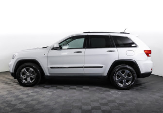 Подержанный автомобиль Jeep Grand Cherokee 2012 года (8 фото)