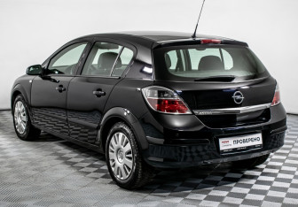Подержанный автомобиль Opel Astra Hatchback 2008 года (7 фото)