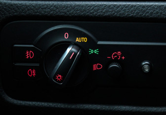 Подержанный автомобиль Volkswagen Touareg 2012 года (15 фото)