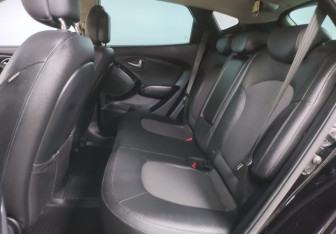 Подержанный автомобиль Hyundai ix35 2015 года (12 фото)