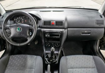 Подержанный автомобиль Skoda Octavia Wagon 2009 года (14 фото)