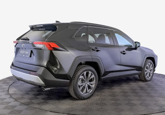 Подержанный автомобиль Toyota RAV4 2024 года (5 фото)