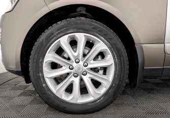 Подержанный автомобиль Land Rover Range Rover 2015 года (18 фото)