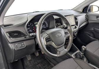 Подержанный автомобиль Hyundai Solaris Sedan 2021 года (16 фото)