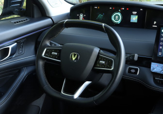 Подержанный автомобиль Changan UNI-K 2023 года (19 фото)