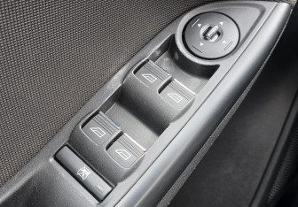 Подержанный автомобиль Ford Focus Hatchback 2012 года (15 фото)