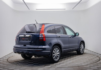 Подержанный автомобиль Honda CR-V 2011 года (5 фото)